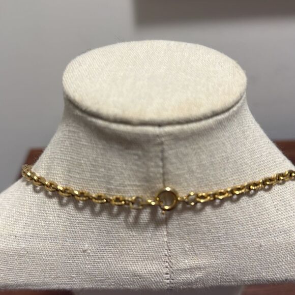 Crown Trifari Necklace with Multi Scroll Textured Gold Tone Pendant. 1960’s. - Picture 4 of 7